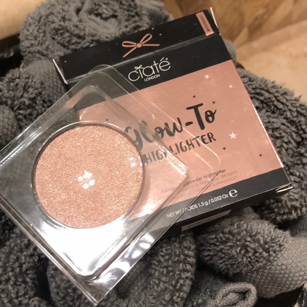 NIB Moondust Highlighter with brush